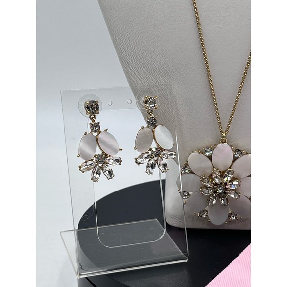 Kate Spade Bungalow Bouquet Cluster Mother Of Pearl Earrings Necklace Set - Picture 2 of 16